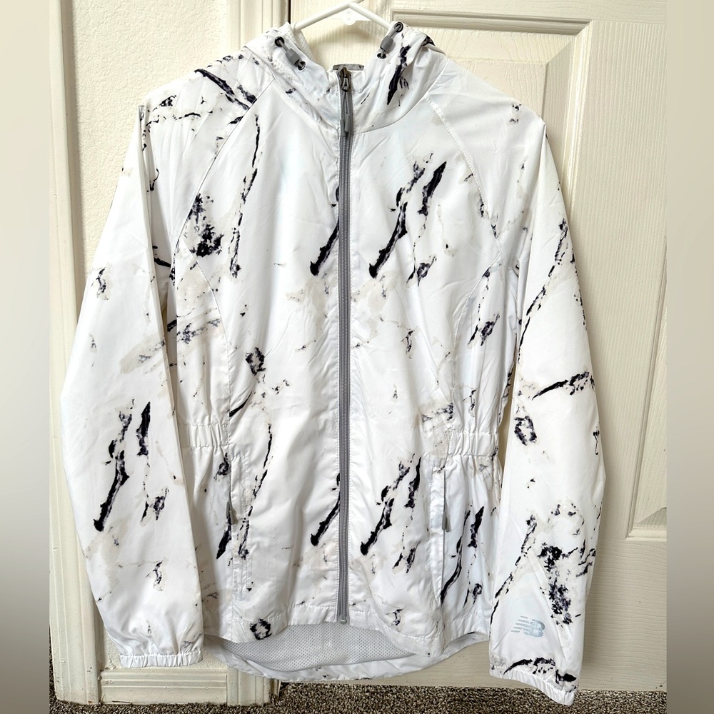 ✨Women New Balance Windbreaker✨